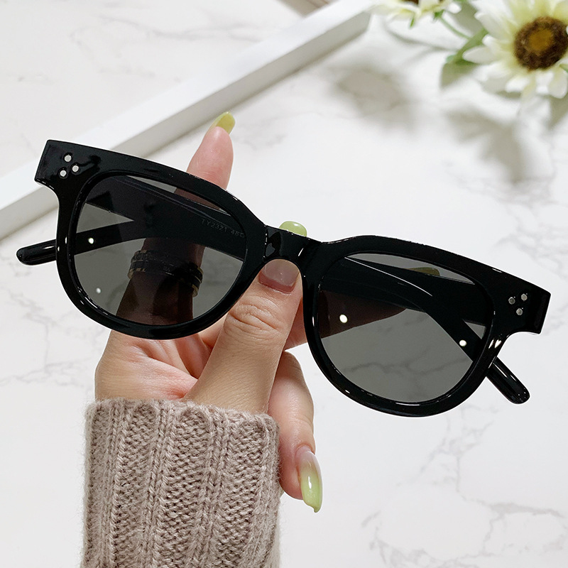 Gafas de sol con montura redon - Men Fashion Photography reseña y precio